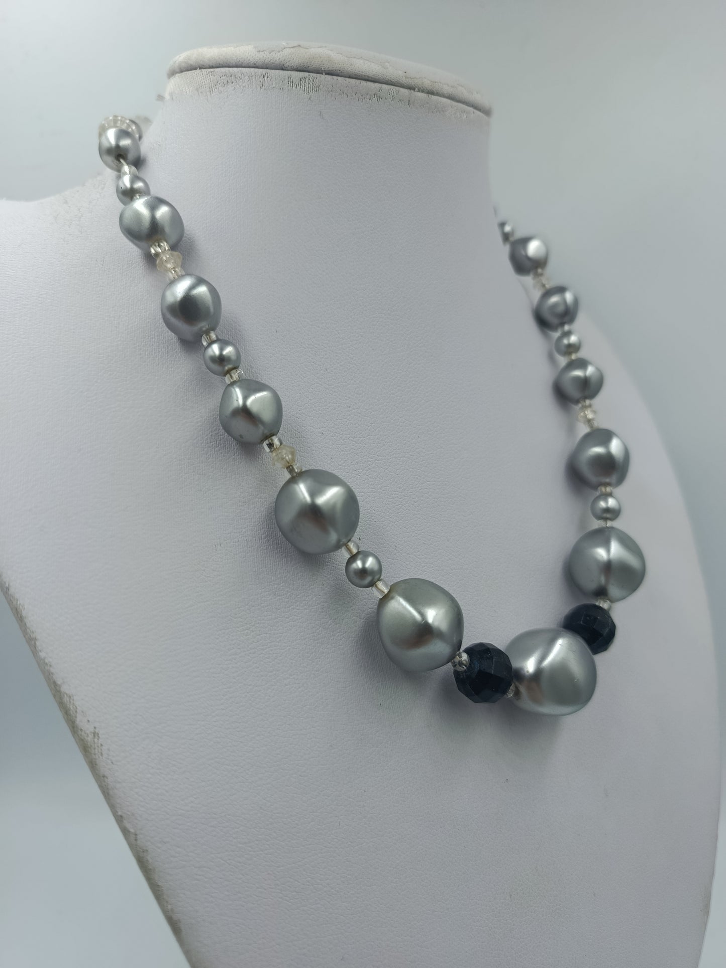 Vintage Perlenkette silber grau mit Facettperlen elegant klassische Halskette