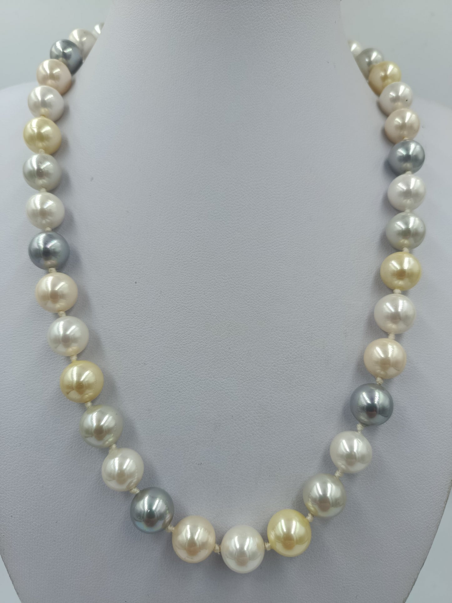 Große Perlenkette multicolor creme gold grau 47 cm Statement Kette