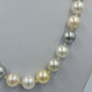 Große Perlenkette multicolor creme gold grau 47 cm Statement Kette