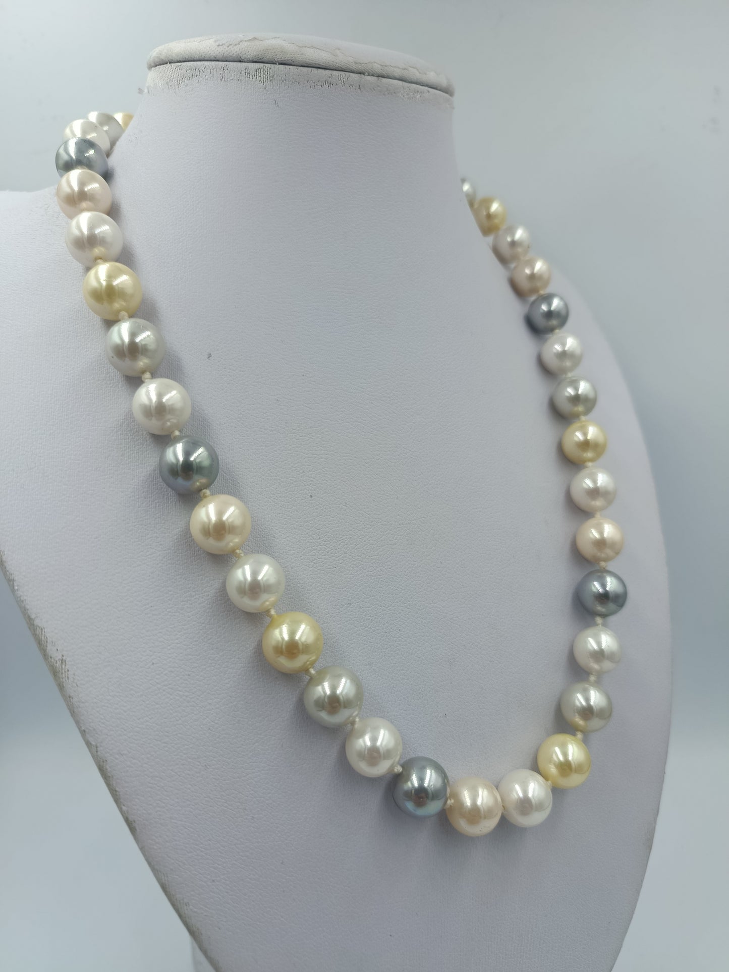 Große Perlenkette multicolor creme gold grau 47 cm Statement Kette