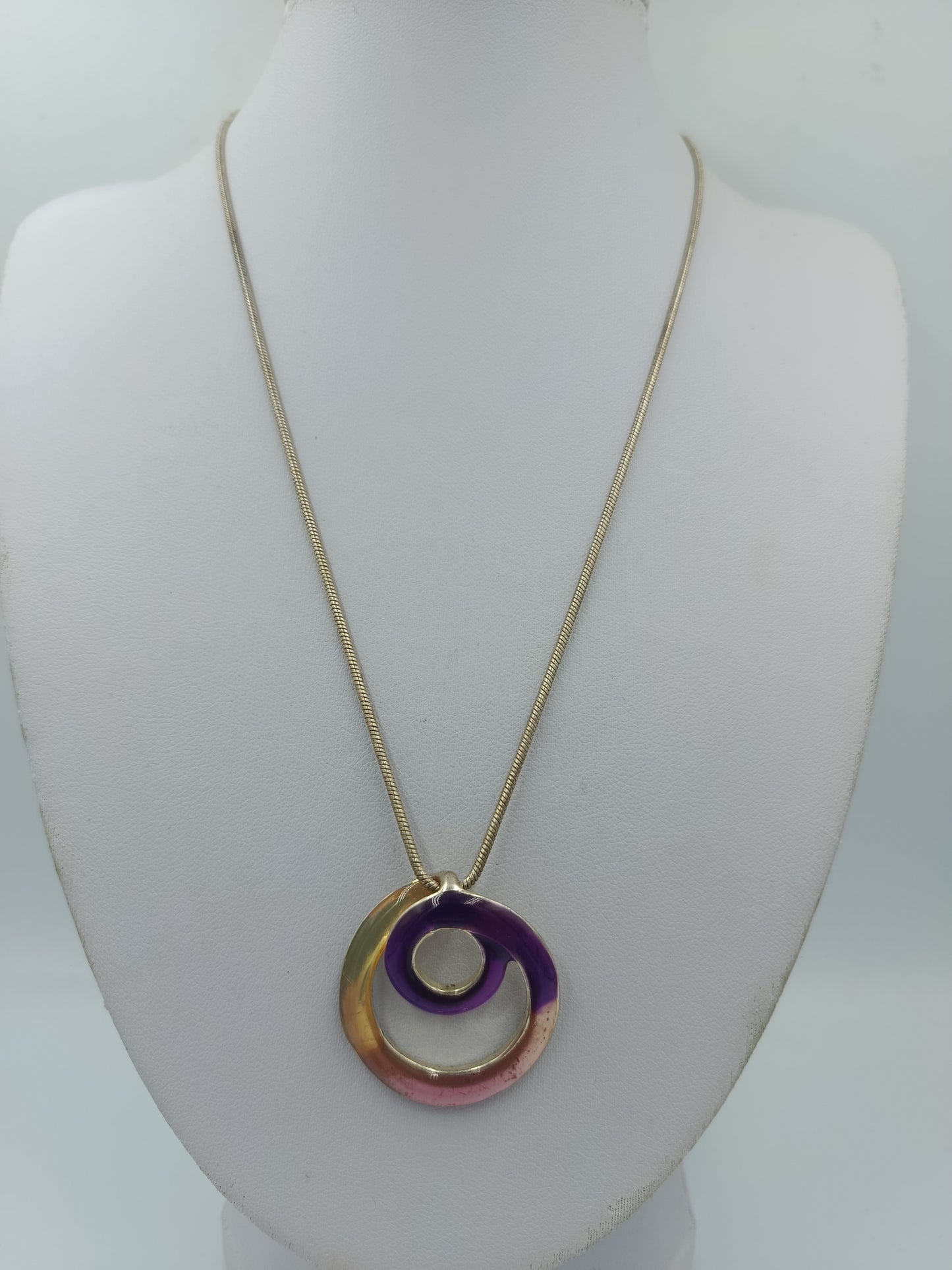Vintage Kette mit Emaille Anhänger lila gold rosa 45 cm Retro Schmuck