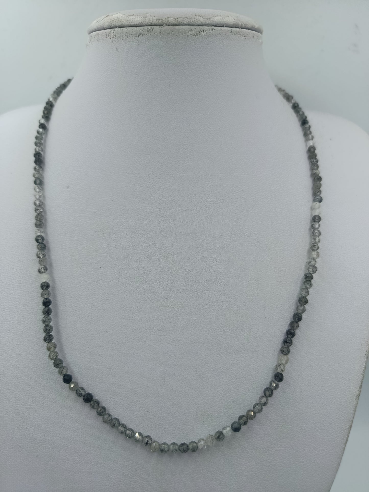 Feine Kette mit grauen facettierten Steinen 925 Silber Verschluss 50 cm elegant
