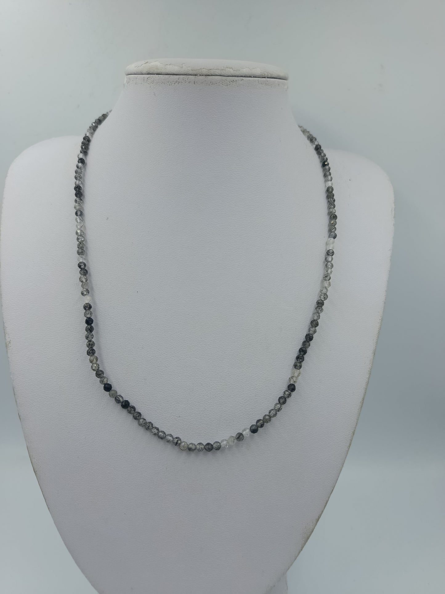Feine Kette mit grauen facettierten Steinen 925 Silber Verschluss 50 cm elegant
