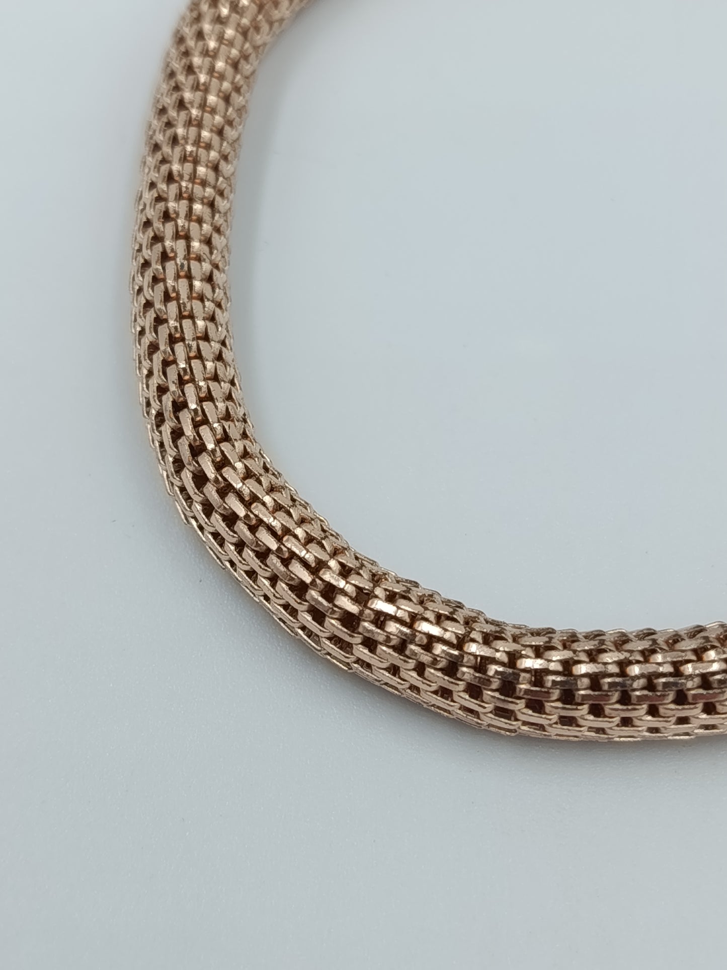 Elastisches Armband roségoldfarben geflochten  flexibel  modern