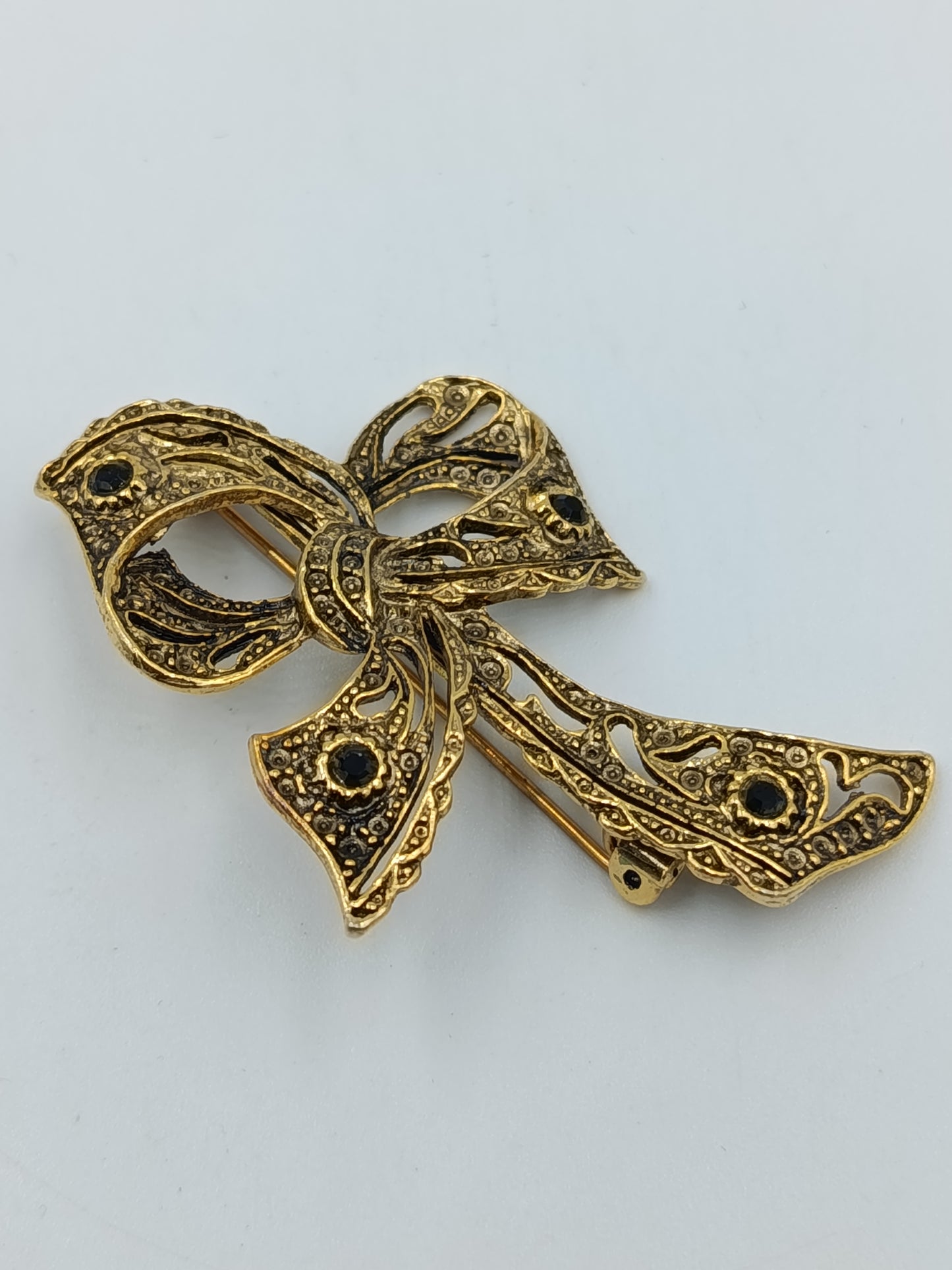 Vintage Brosche Schleife Goldfarben mit dunklen Steinen