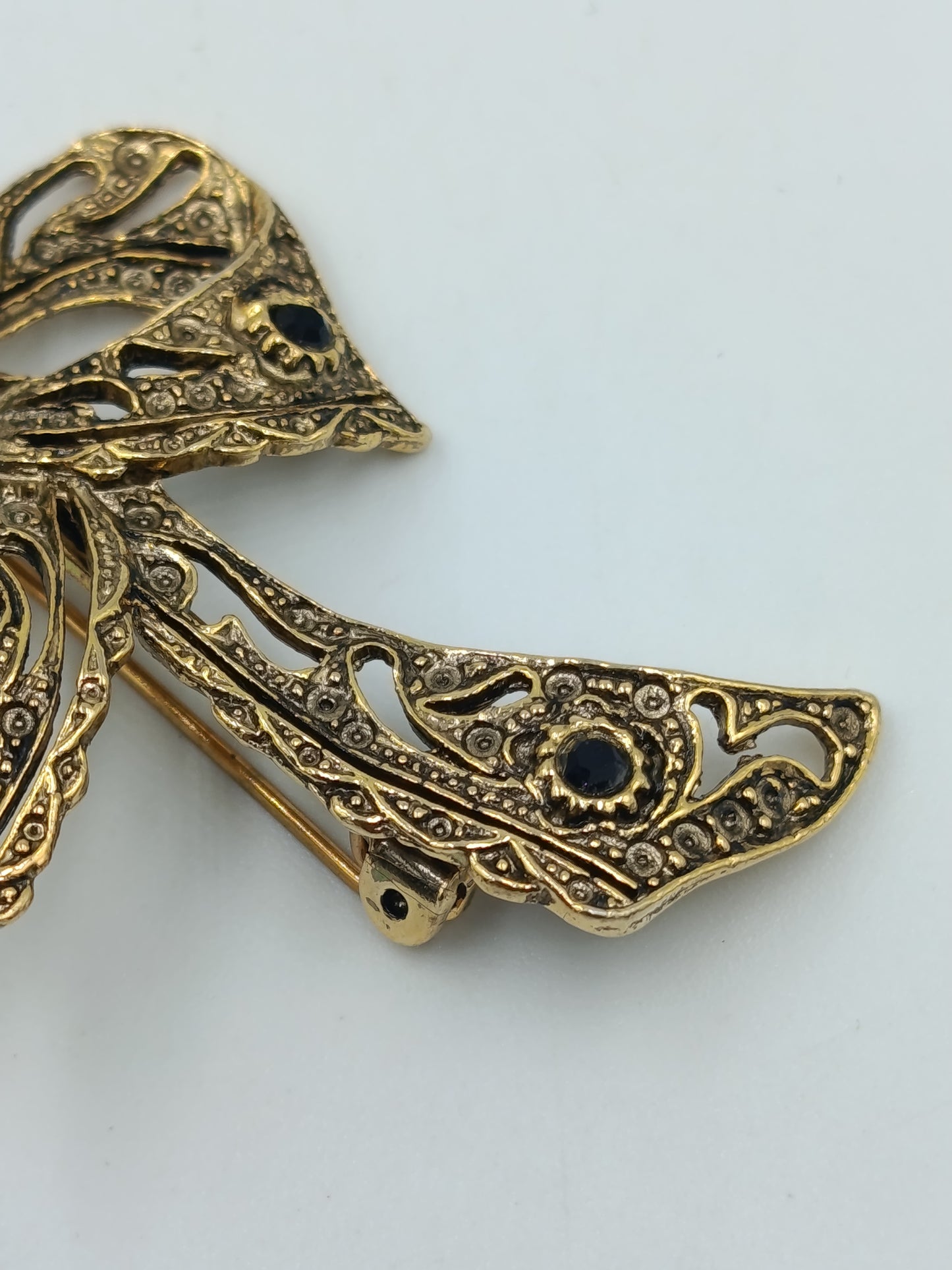 Vintage Brosche Schleife Goldfarben mit dunklen Steinen
