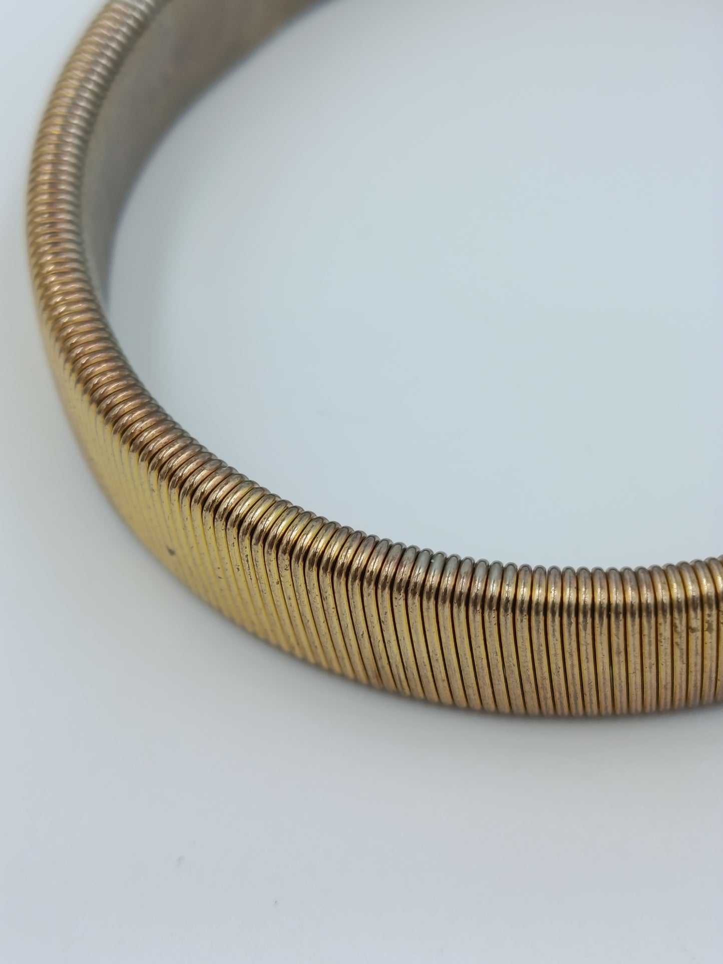 Goldfarbenes Stretch Armband Vintage Armreif flexibel gerippt