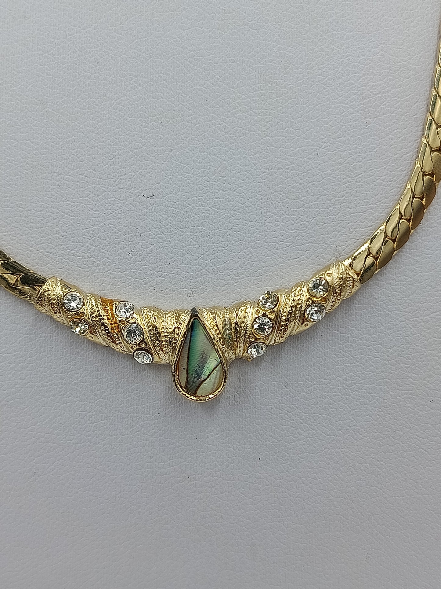 Goldfarbene Halskette mit Strass grünem Stein Vintage Statement Collier
