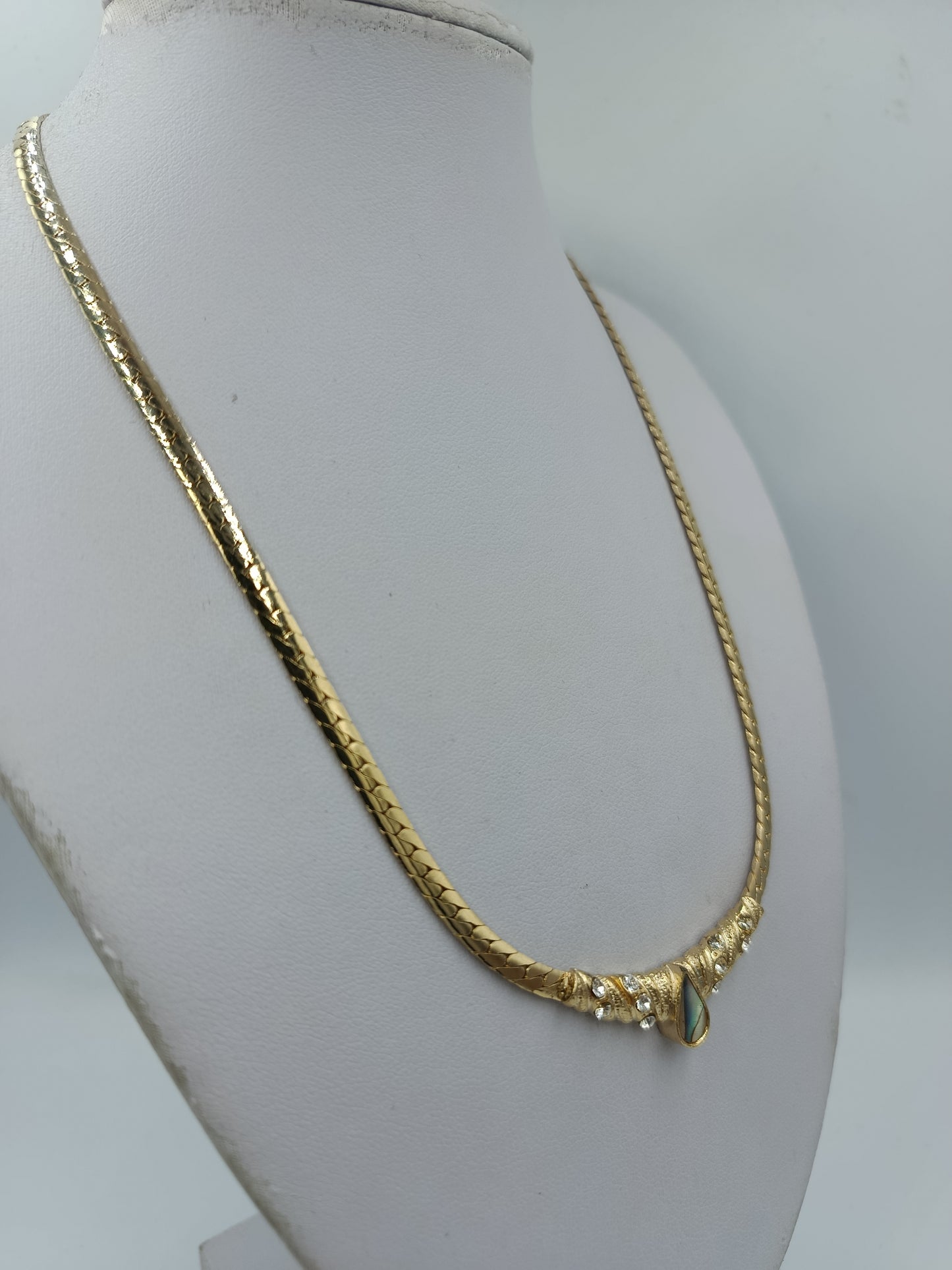 Goldfarbene Halskette mit Strass grünem Stein Vintage Statement Collier