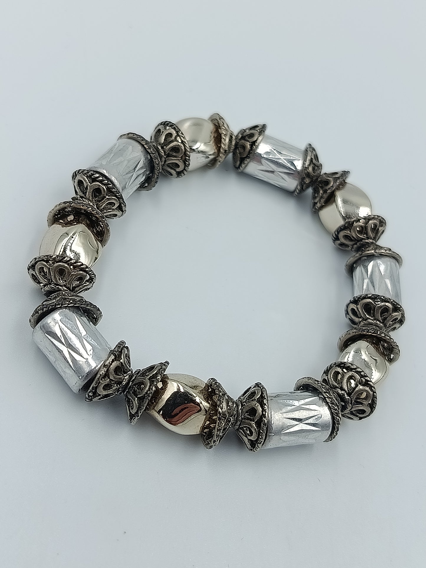 Elastisches Perlenarmband Silberoptik Vintage Boho Style