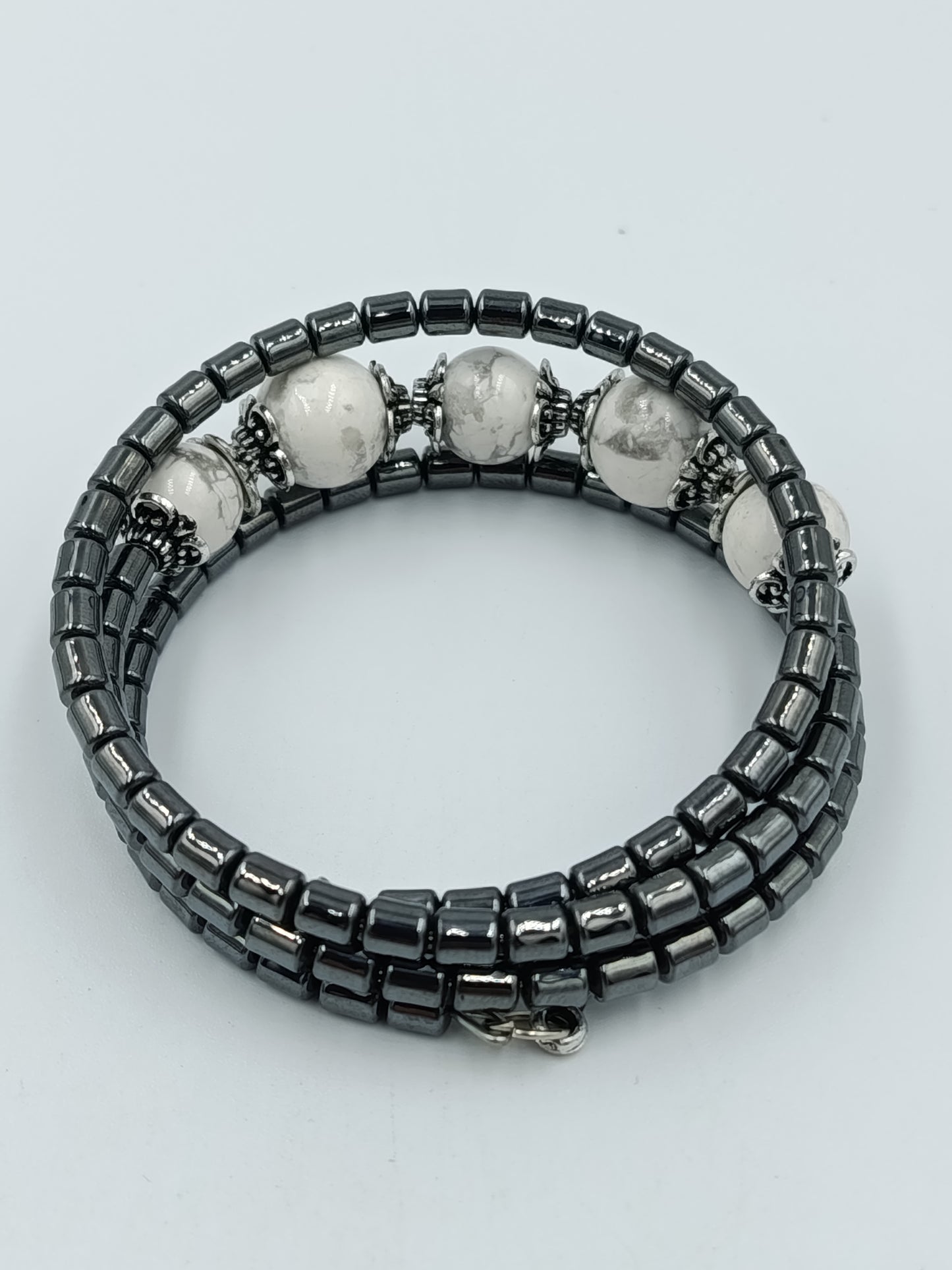 Doppel Armband mit Hämatit  weißen Naturstein Perlen  elastisch modern