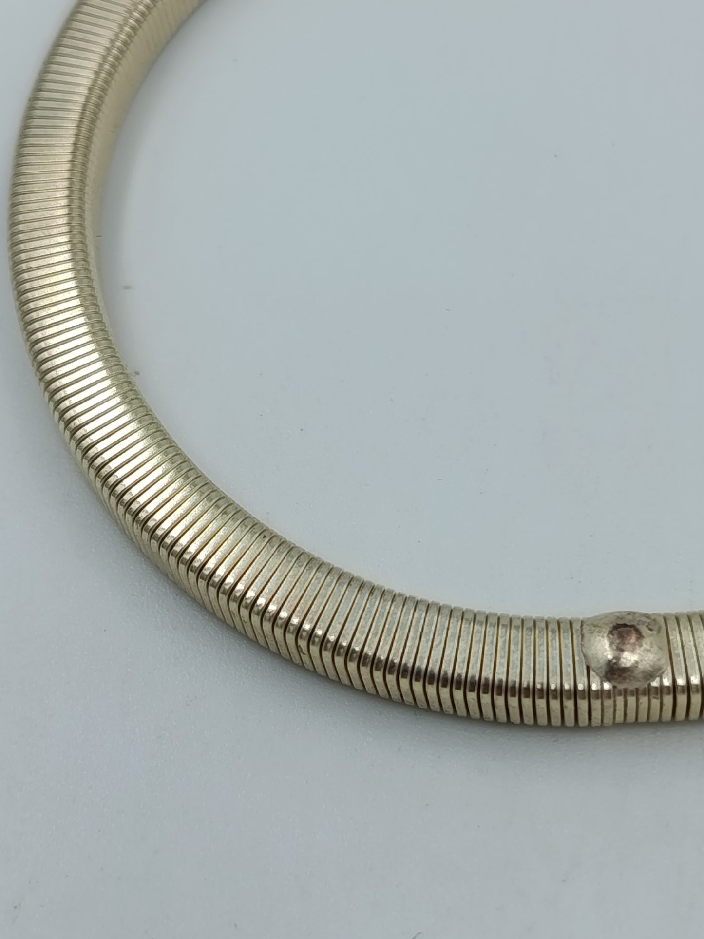 Elastisches Metallarmband im Schlangen Design  silberfarben modern