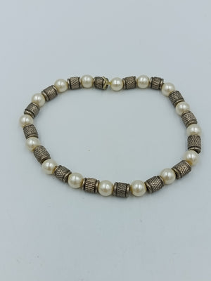 Perlenarmband mit Metall Elementen elastisch Vintage Stil