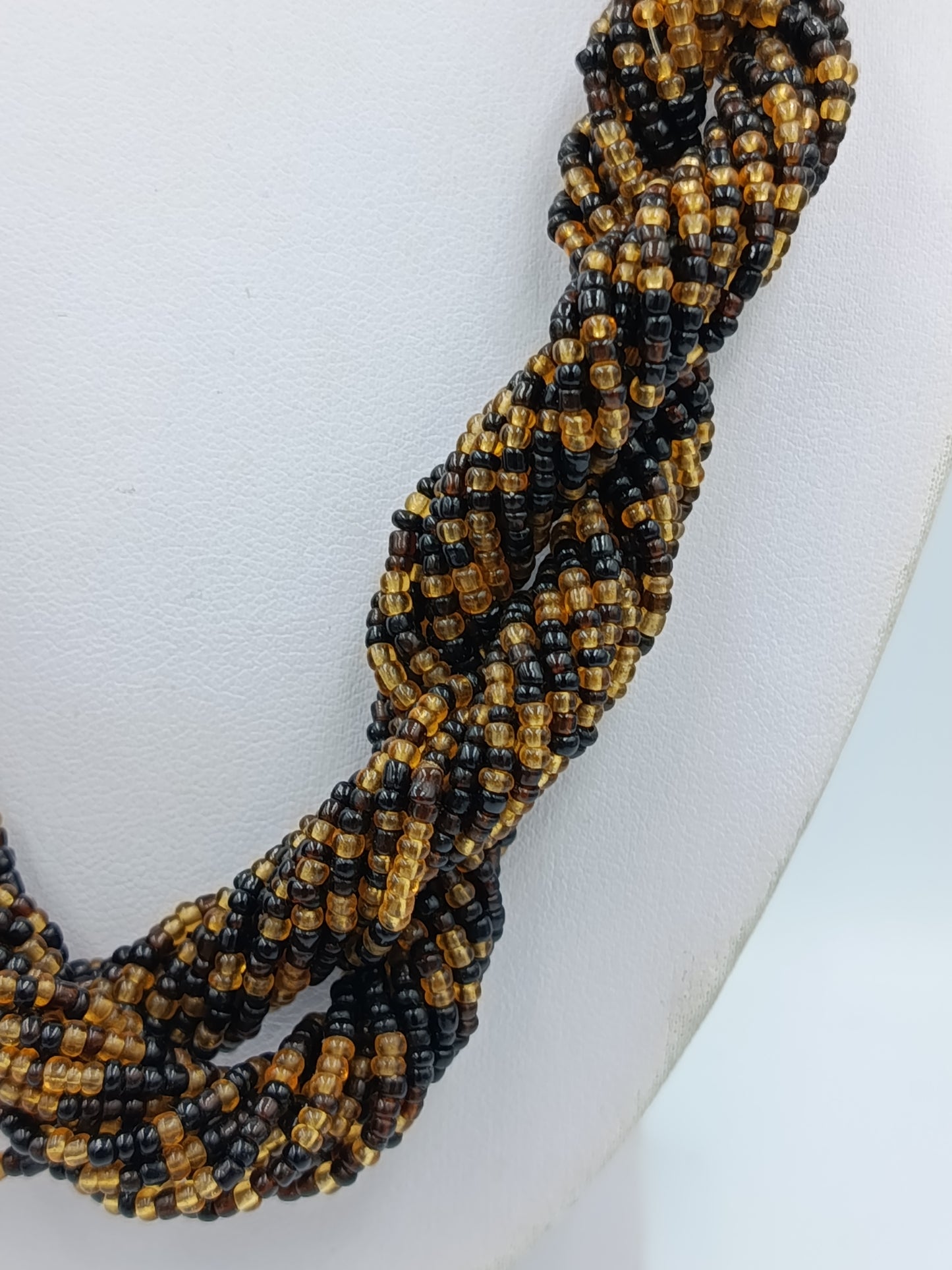Geflochtene Perlenkette in Braun und Gold  auffällig elegant