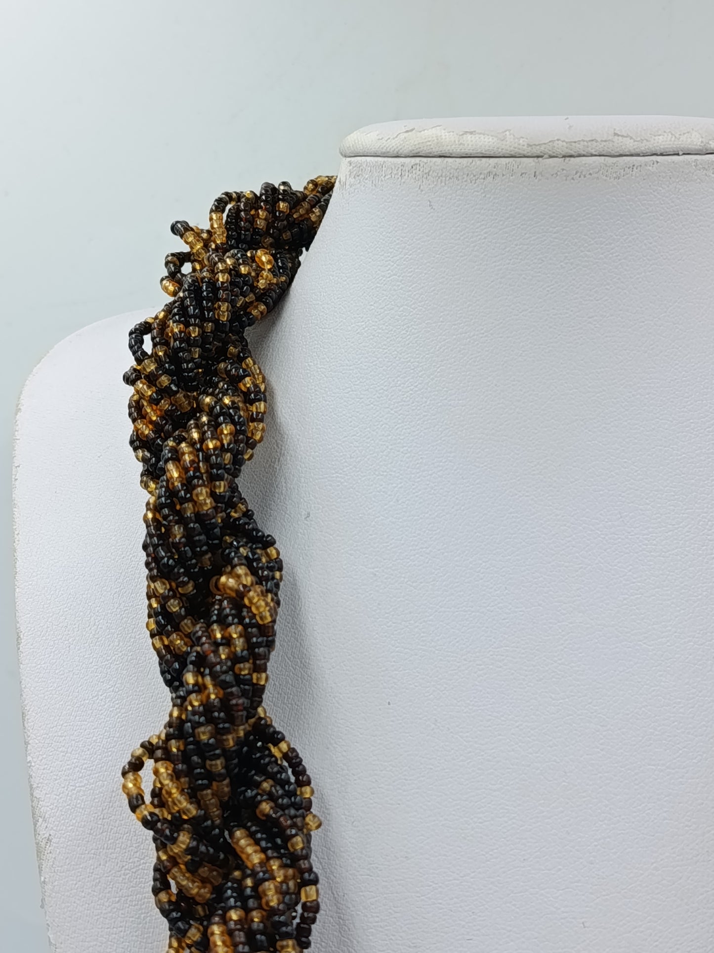 Geflochtene Perlenkette in Braun und Gold  auffällig elegant