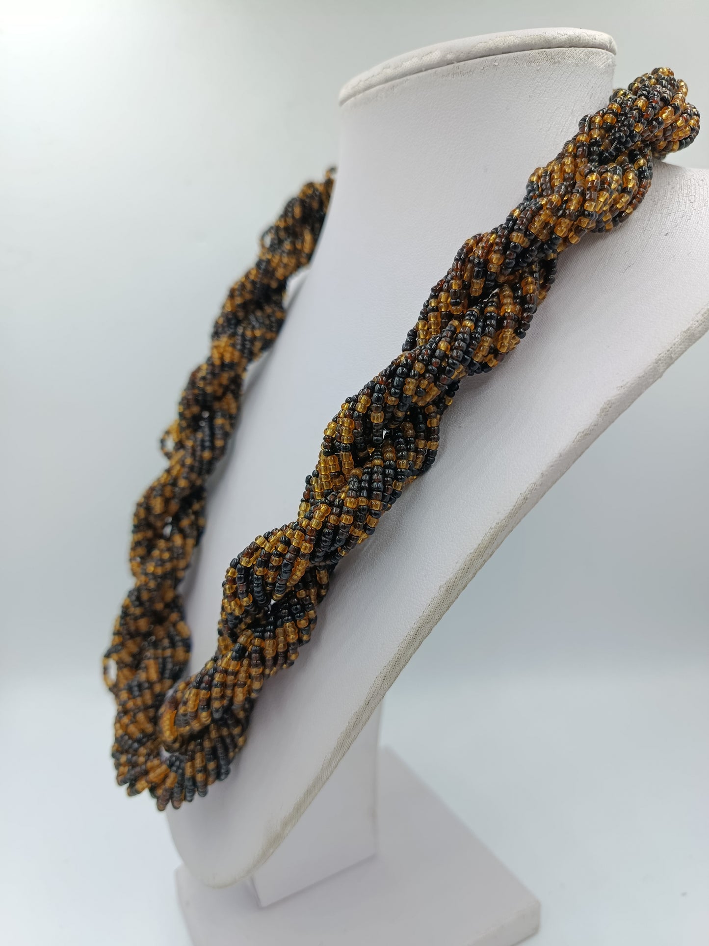 Geflochtene Perlenkette in Braun und Gold  auffällig elegant