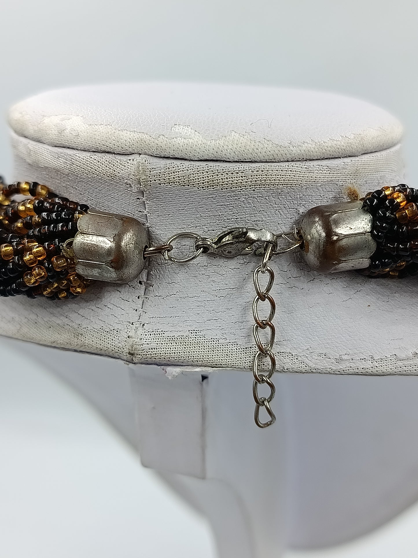 Geflochtene Perlenkette in Braun und Gold  auffällig elegant