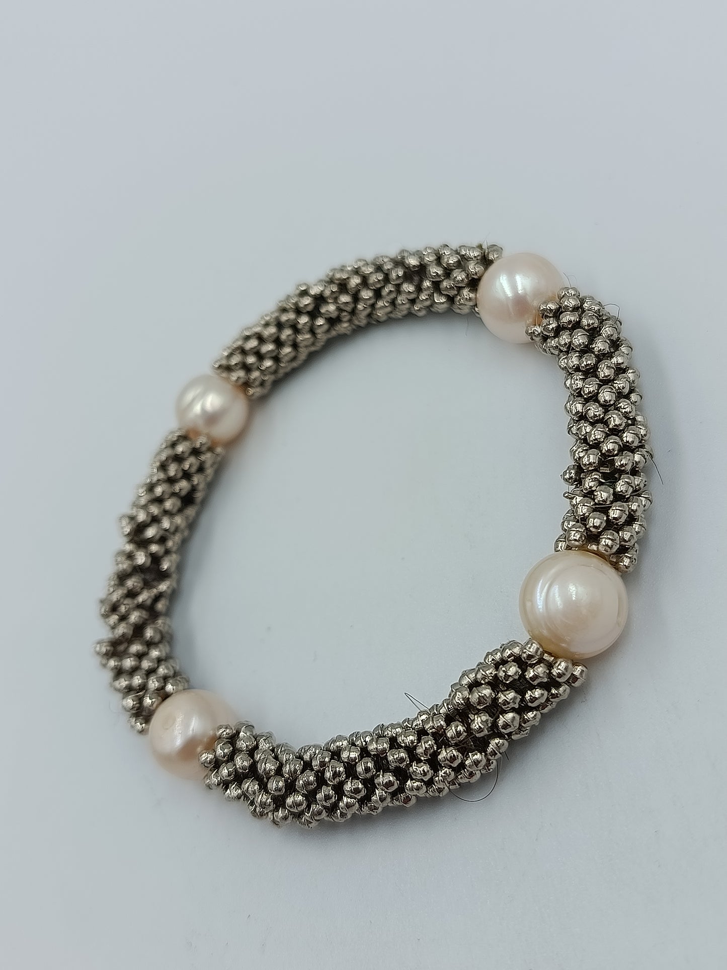 Elastisches Perlenarmband silberfarben mit Zuchtperlen elegant zeitlos
