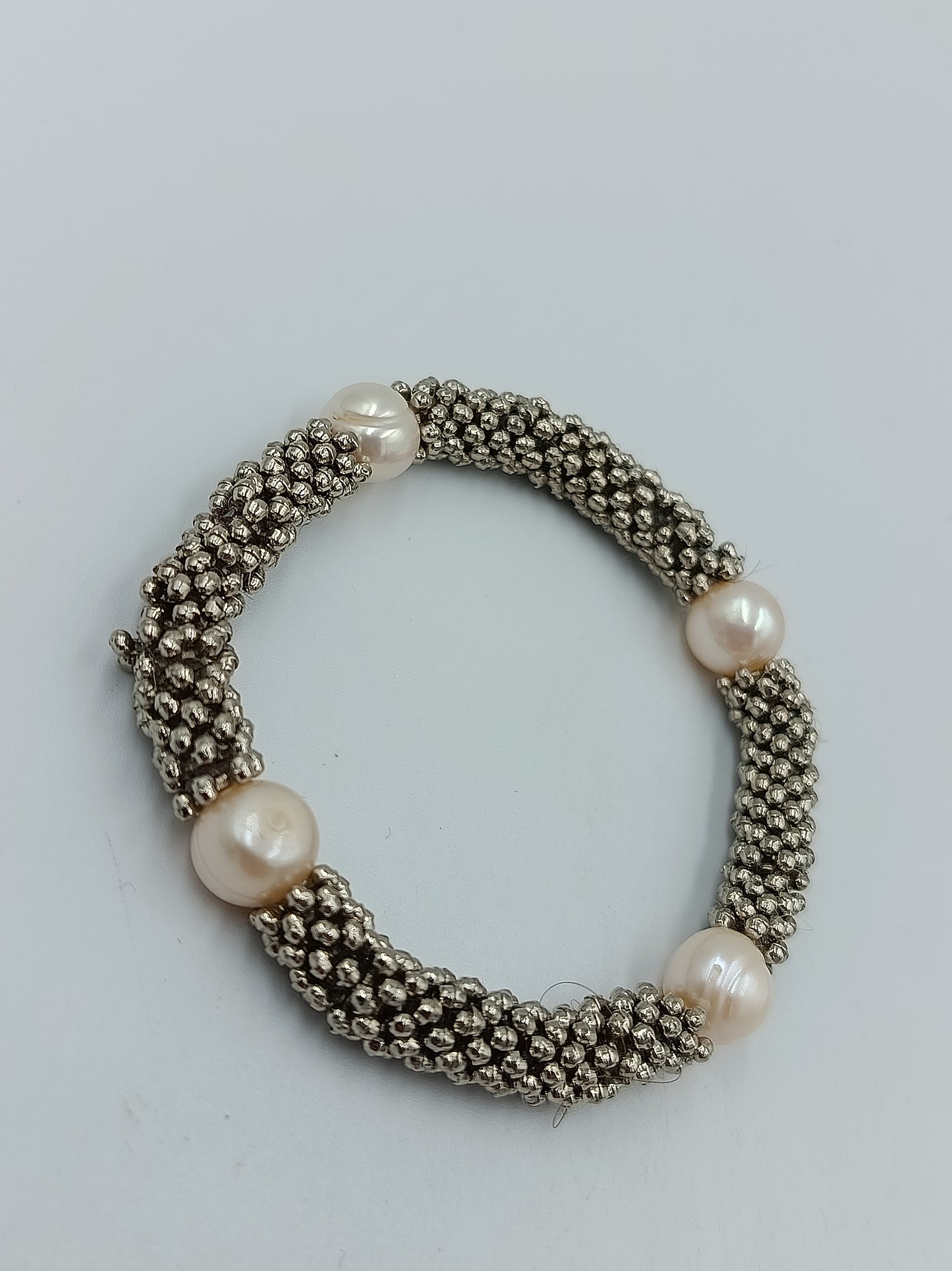 Elastisches Perlenarmband silberfarben mit Zuchtperlen elegant zeitlos