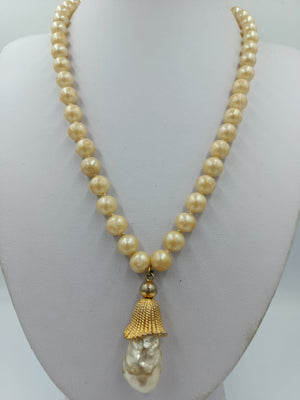 Vintage Perlenkette mit Barockperlen Anhänger cremegoldfarben
