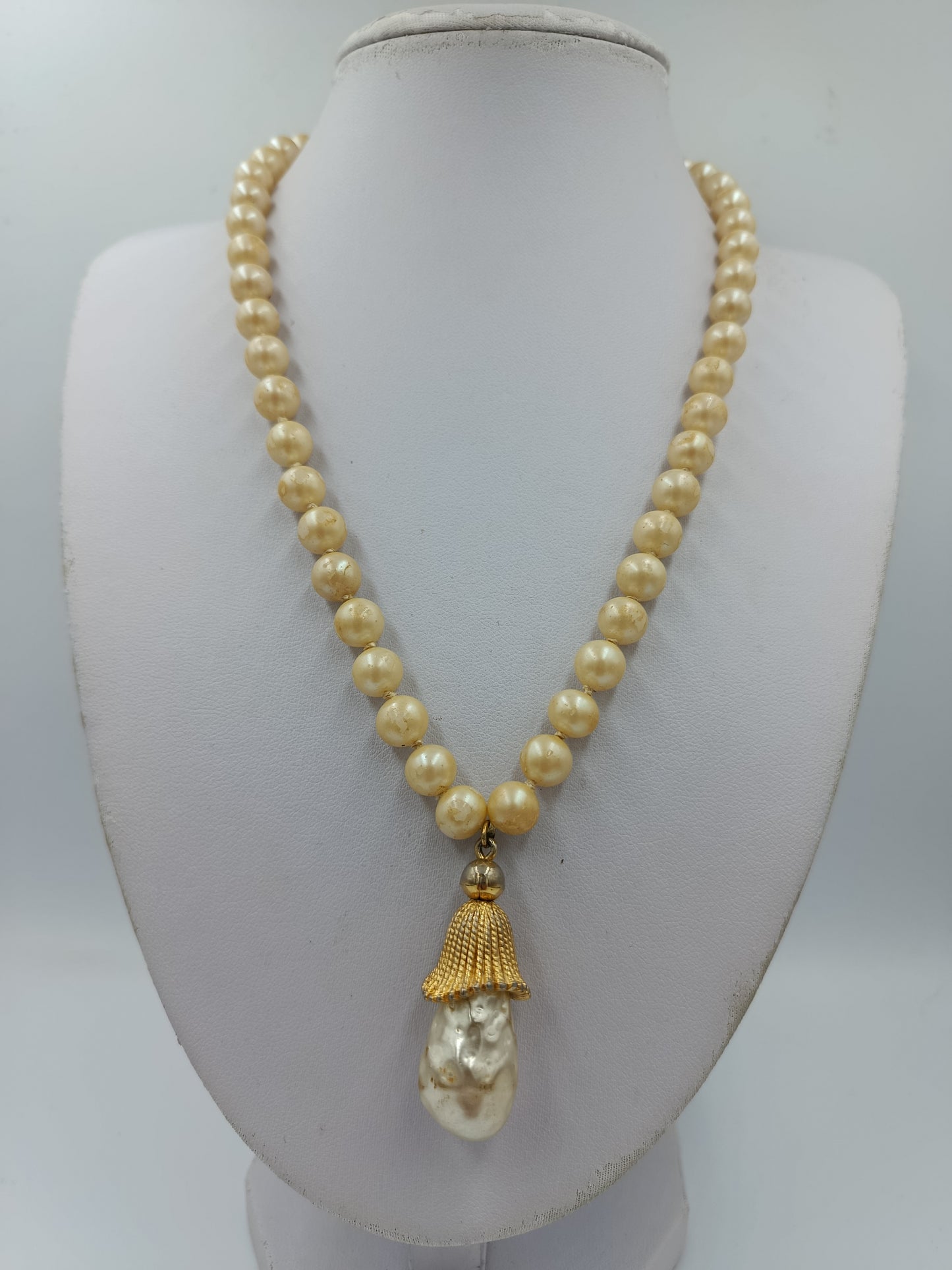 Vintage Perlenkette mit Barockperlen Anhänger cremegoldfarben
