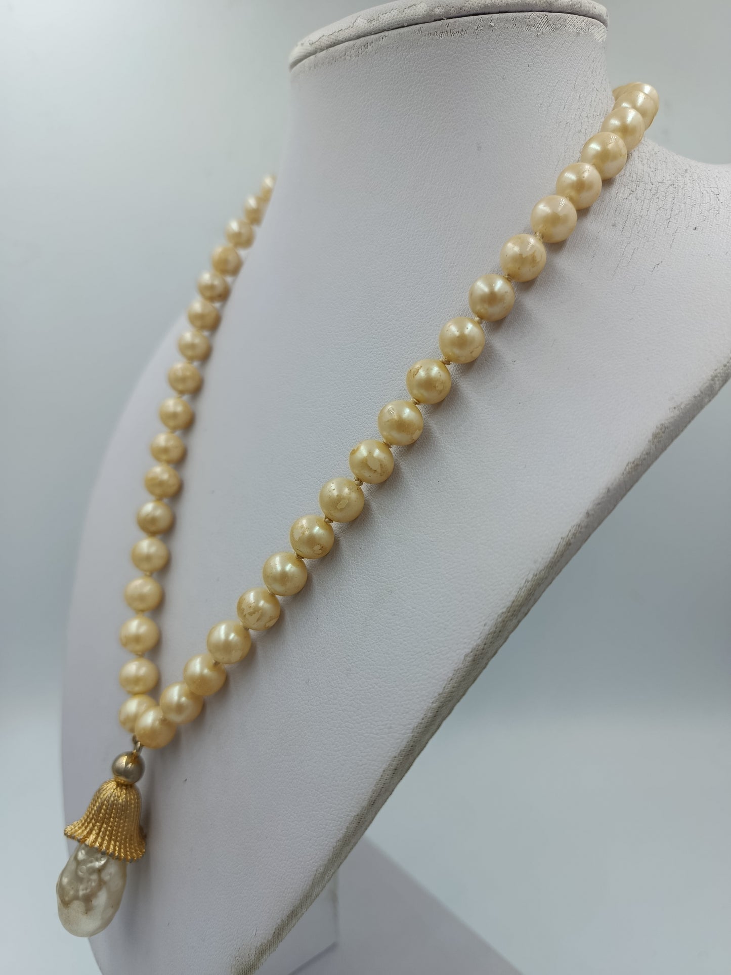 Vintage Perlenkette mit Barockperlen Anhänger cremegoldfarben