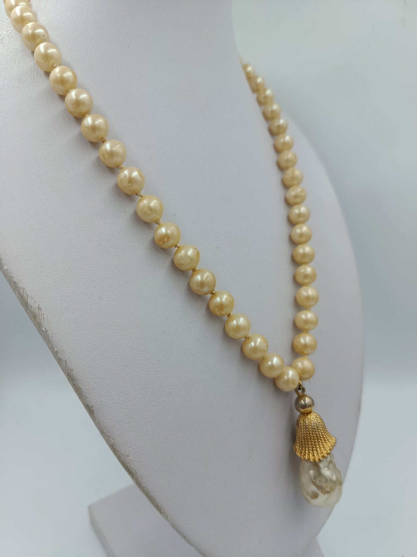 Vintage Perlenkette mit Barockperlen Anhänger cremegoldfarben
