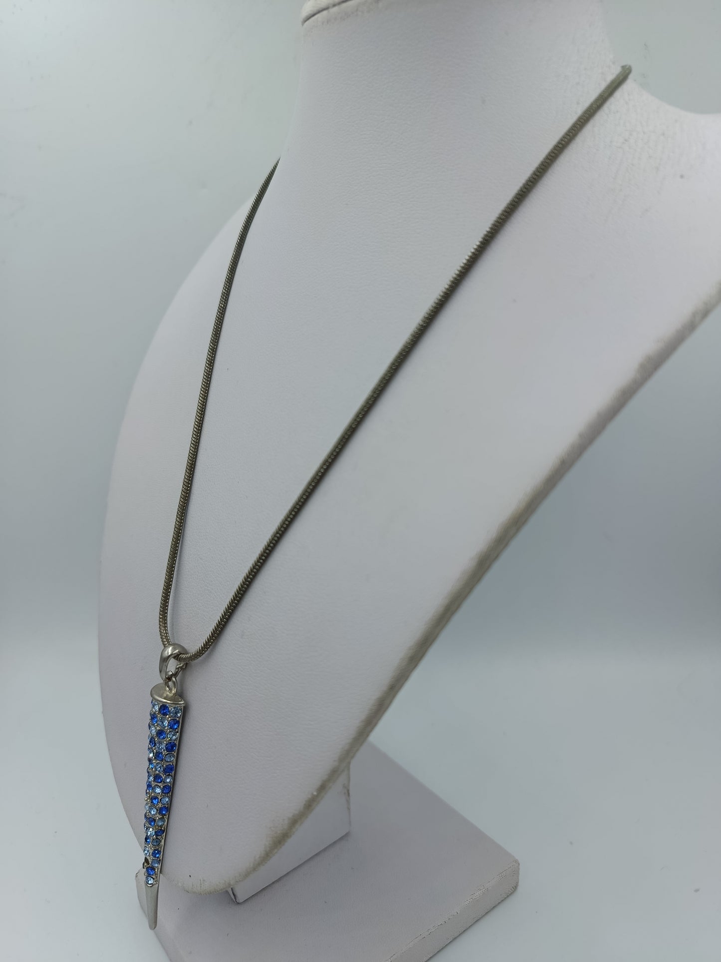 Lange Halskette mit Strass Anhänger blau silberfarben elegant