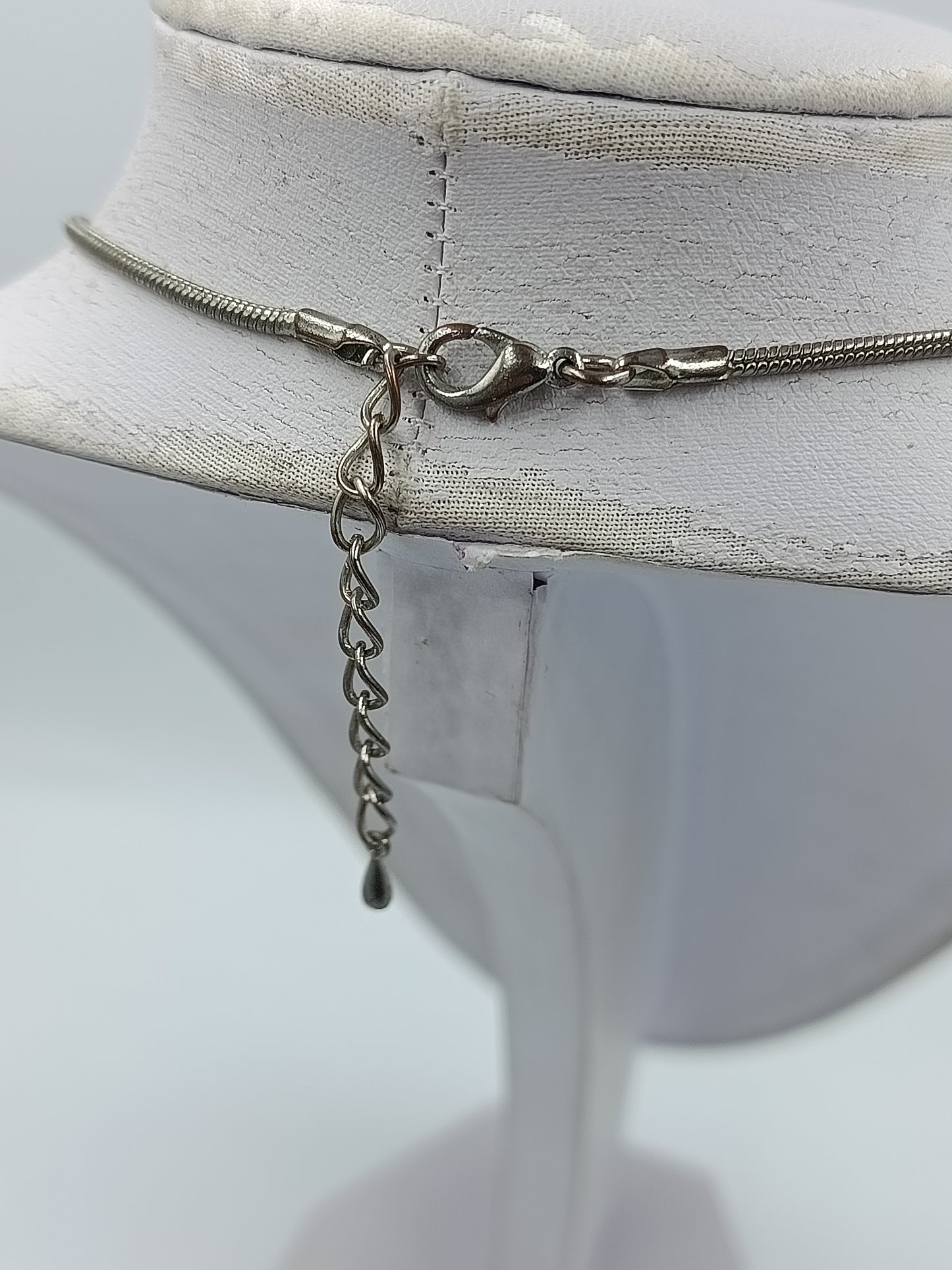 Lange Halskette mit Strass Anhänger blau silberfarben elegant
