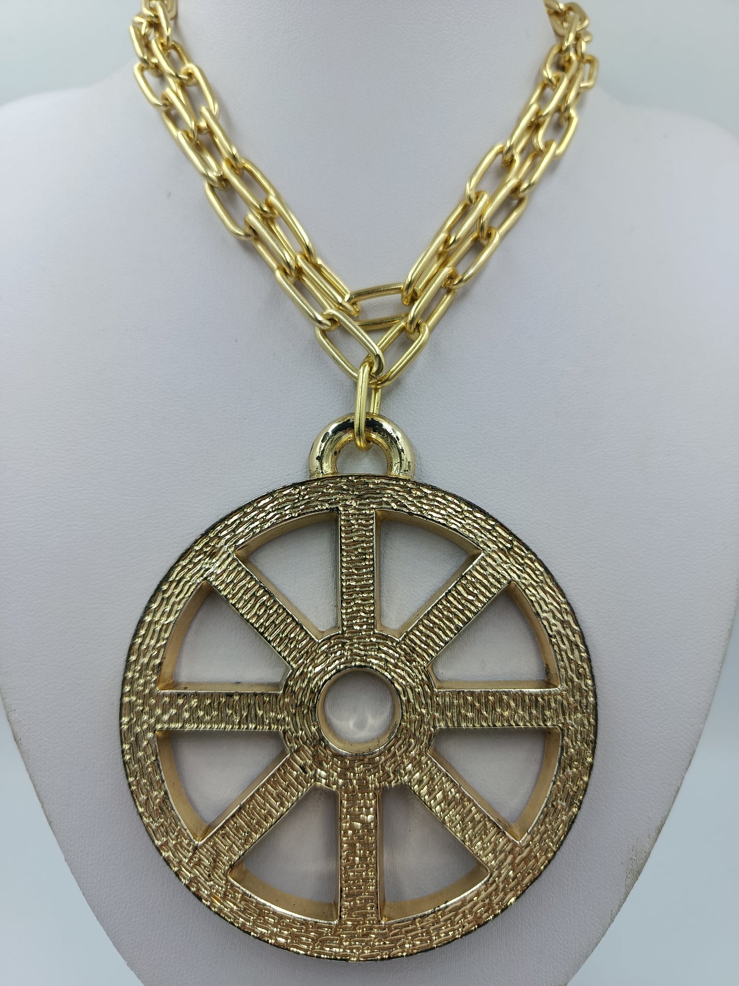 Statement Kette Gold mit großem Anhänger auffällig modern