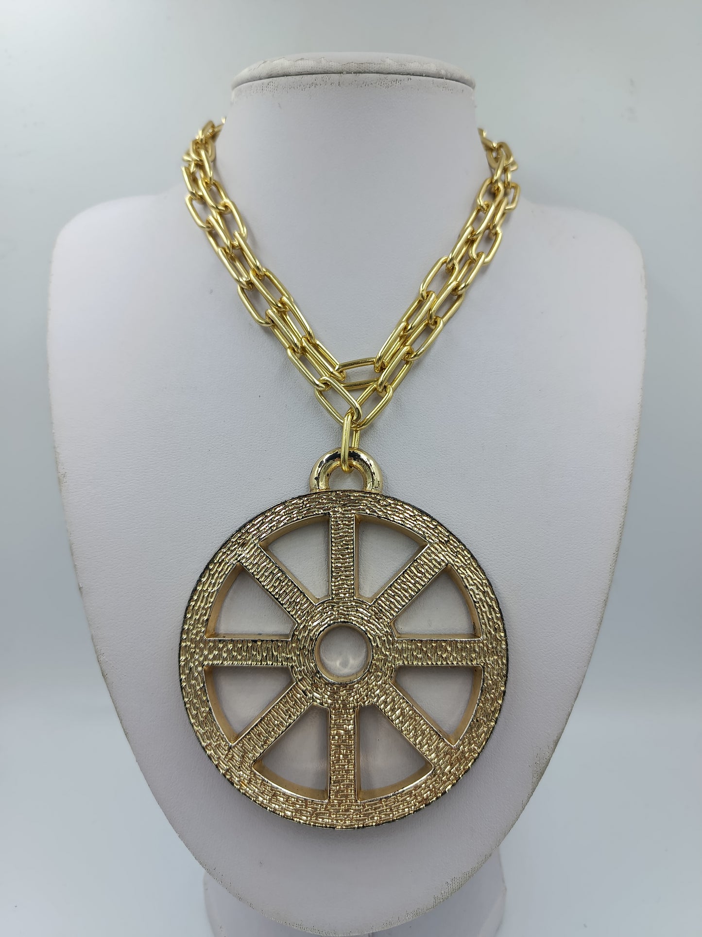 Statement Kette Gold mit großem Anhänger auffällig modern