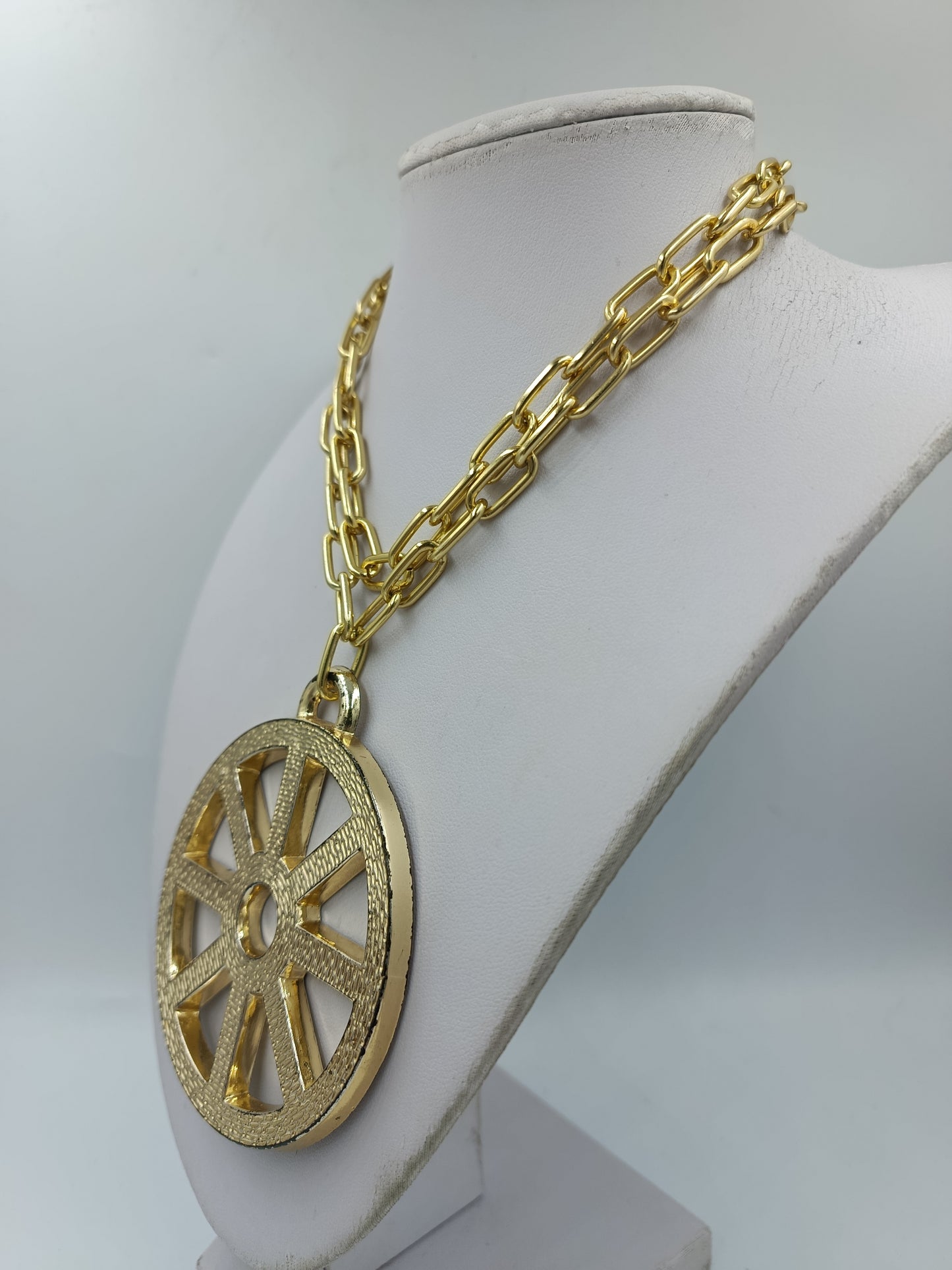 Statement Kette Gold mit großem Anhänger auffällig modern