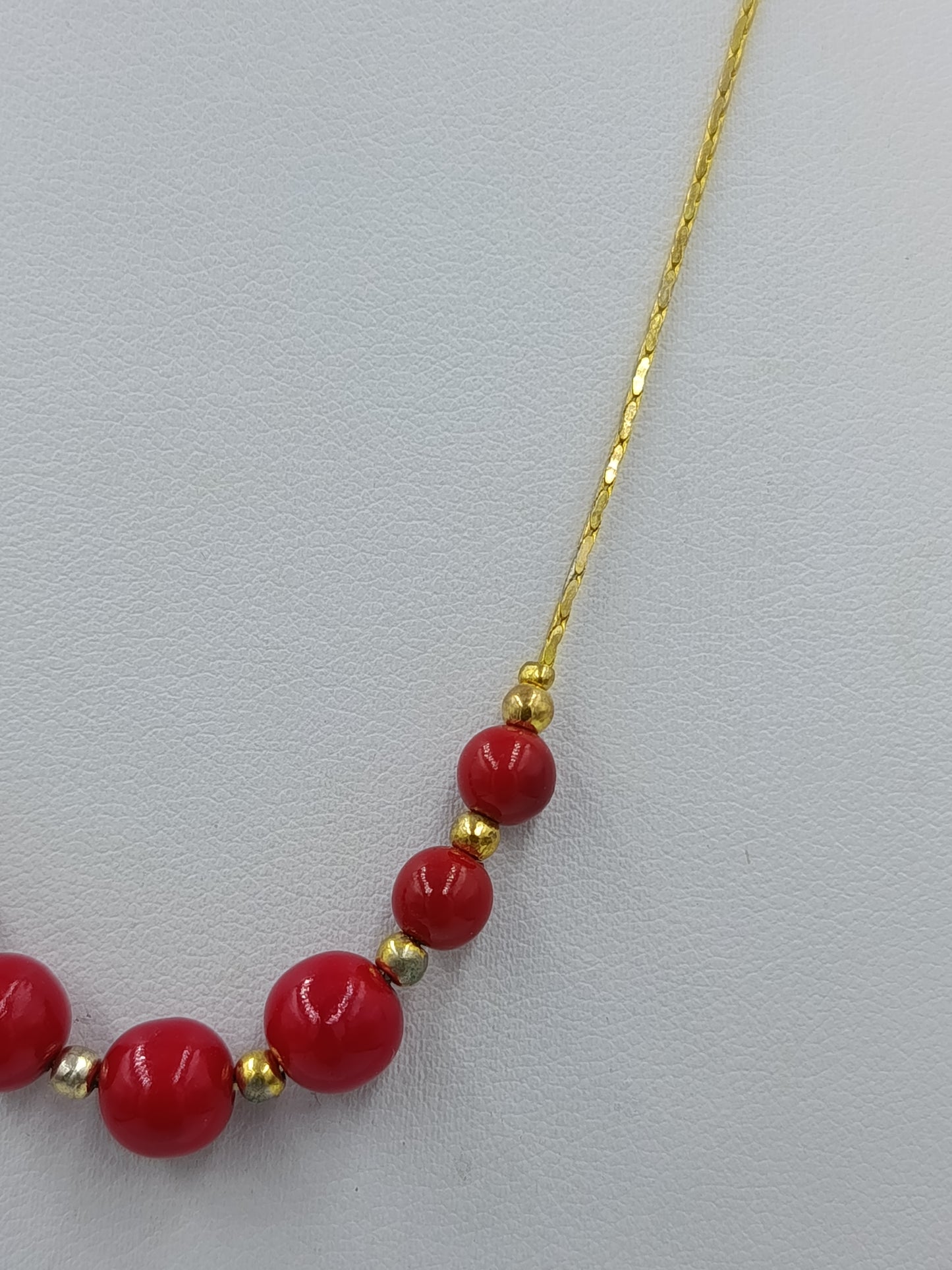 Vintage Feine Kette im Vintage Stil mit kleinen roten Perlen