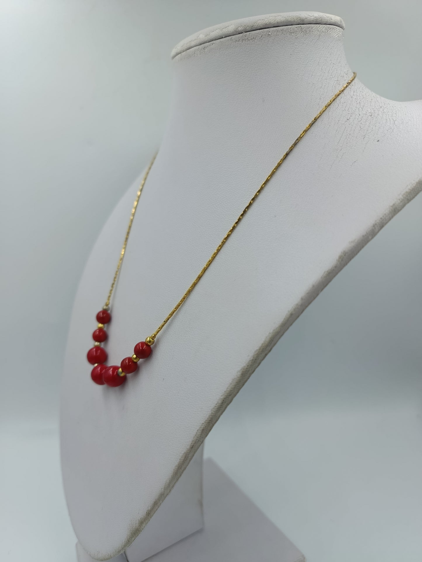 Vintage Feine Kette im Vintage Stil mit kleinen roten Perlen