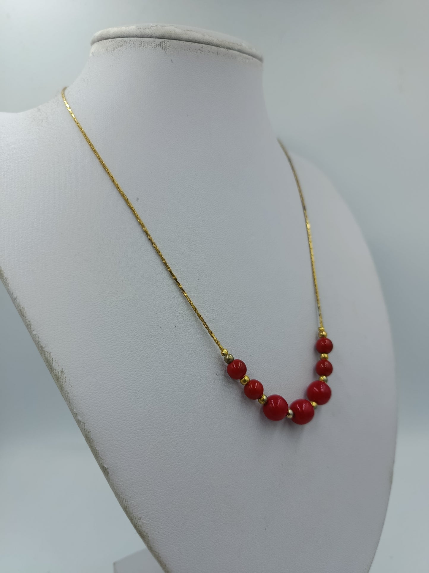 Vintage Feine Kette im Vintage Stil mit kleinen roten Perlen