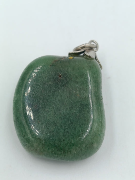 Vintage Schöner Anhänger im Vintage Stil aus grünem Naturstein