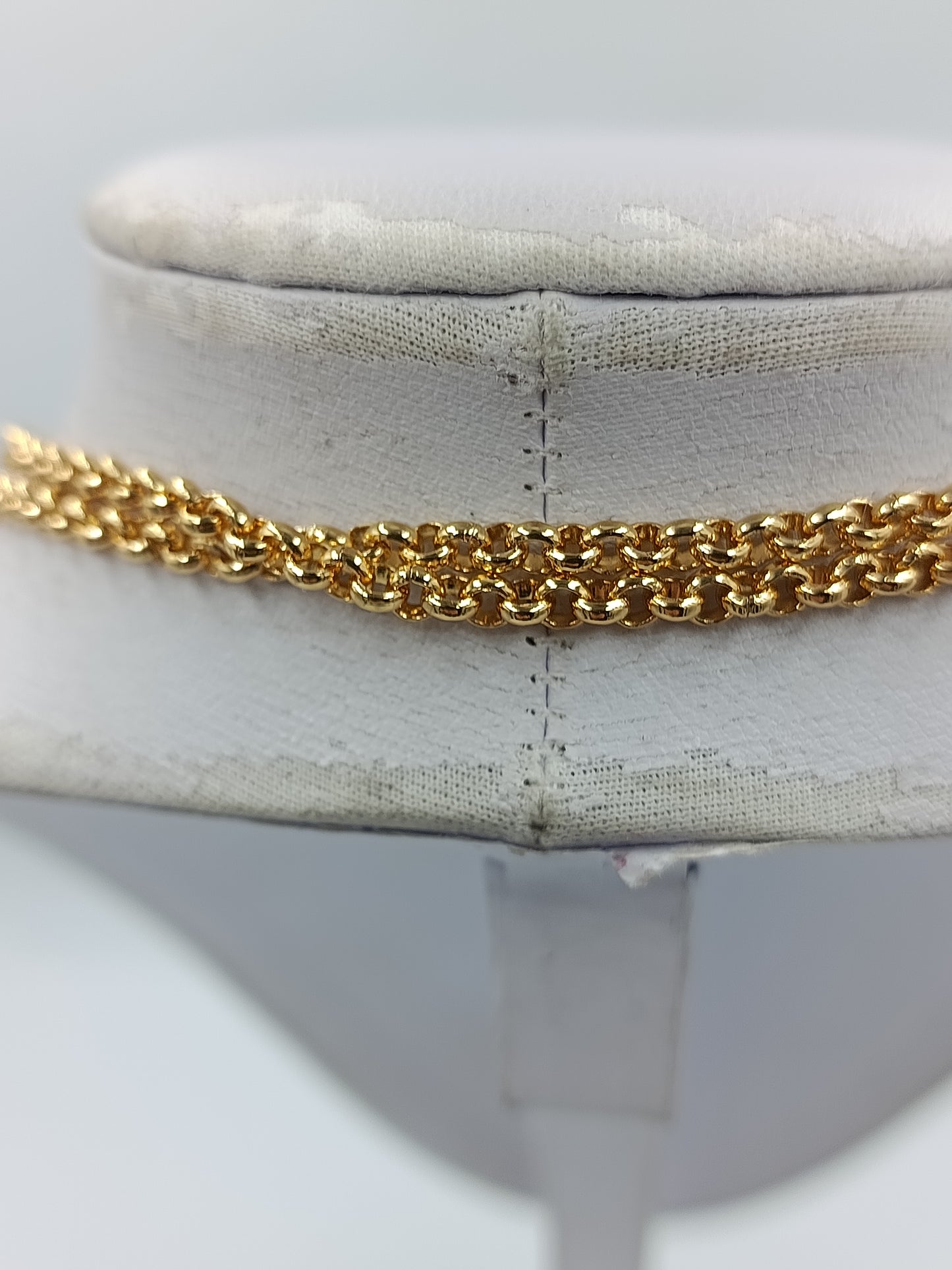 Lange goldfarbene Kette mit braunen Perlen – Vintage Look
