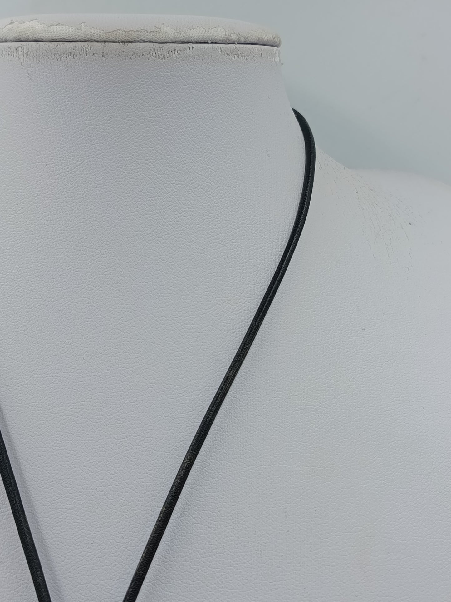 Statement Kette goldfarben mit großem Anhänger – modernes Design
