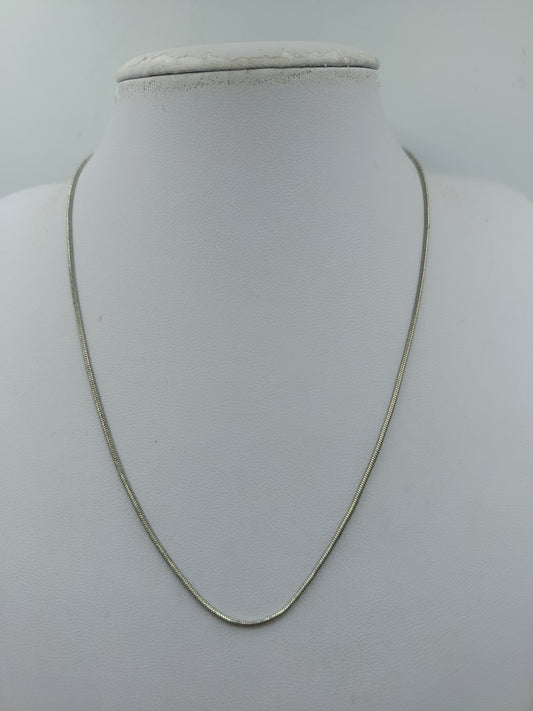 Feine silberfarbene Schlangenkette 44 cm – schlicht elegant