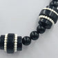 Statement Kette schwarz weiß – große Perlenkette 50 cm
