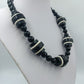 Statement Kette schwarz weiß – große Perlenkette 50 cm