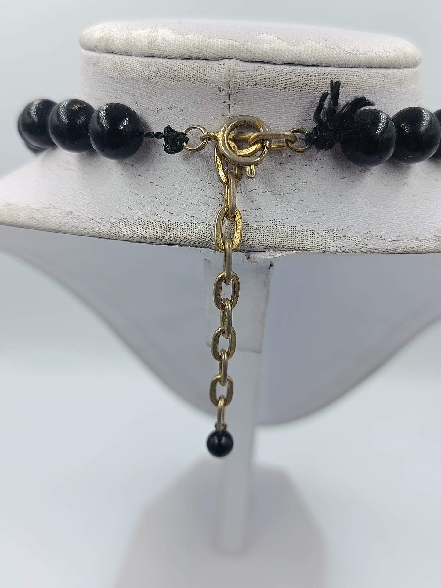 Statement Kette schwarz weiß – große Perlenkette 50 cm