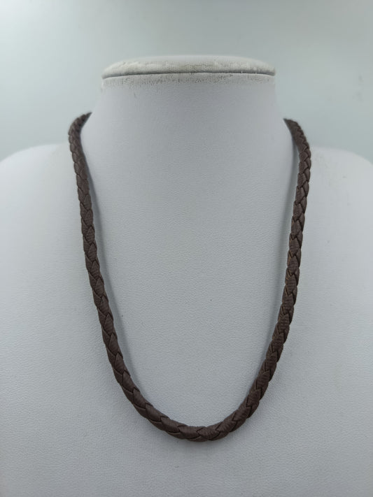 Geflochtene Lederkette braun mi Vergodetem verschluss – 43 cm