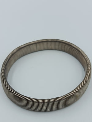 Elastisches Vintage Armband im Coil-Design – silberfarben