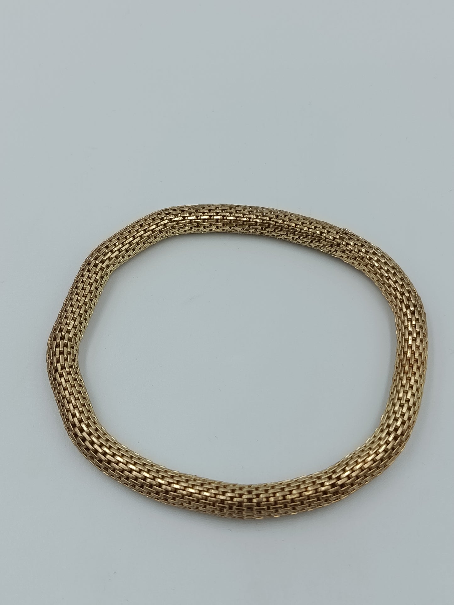 Elastisches Armband in Goldoptik – geflochtenes Design
