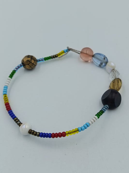 Buntes Perlenarmband – verspielter Boho Style mit Glasperlen