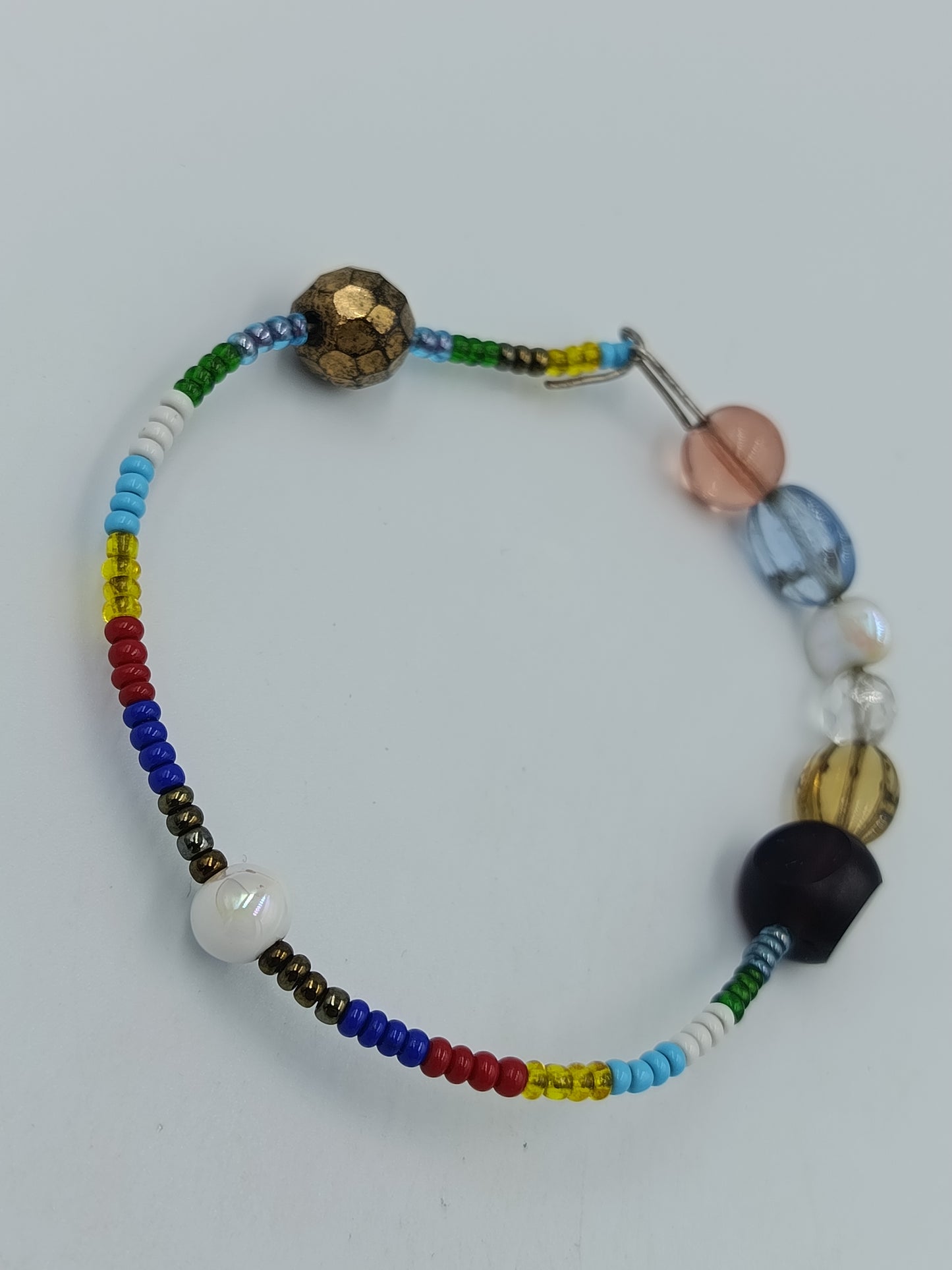 Buntes Perlenarmband – verspielter Boho Style mit Glasperlen