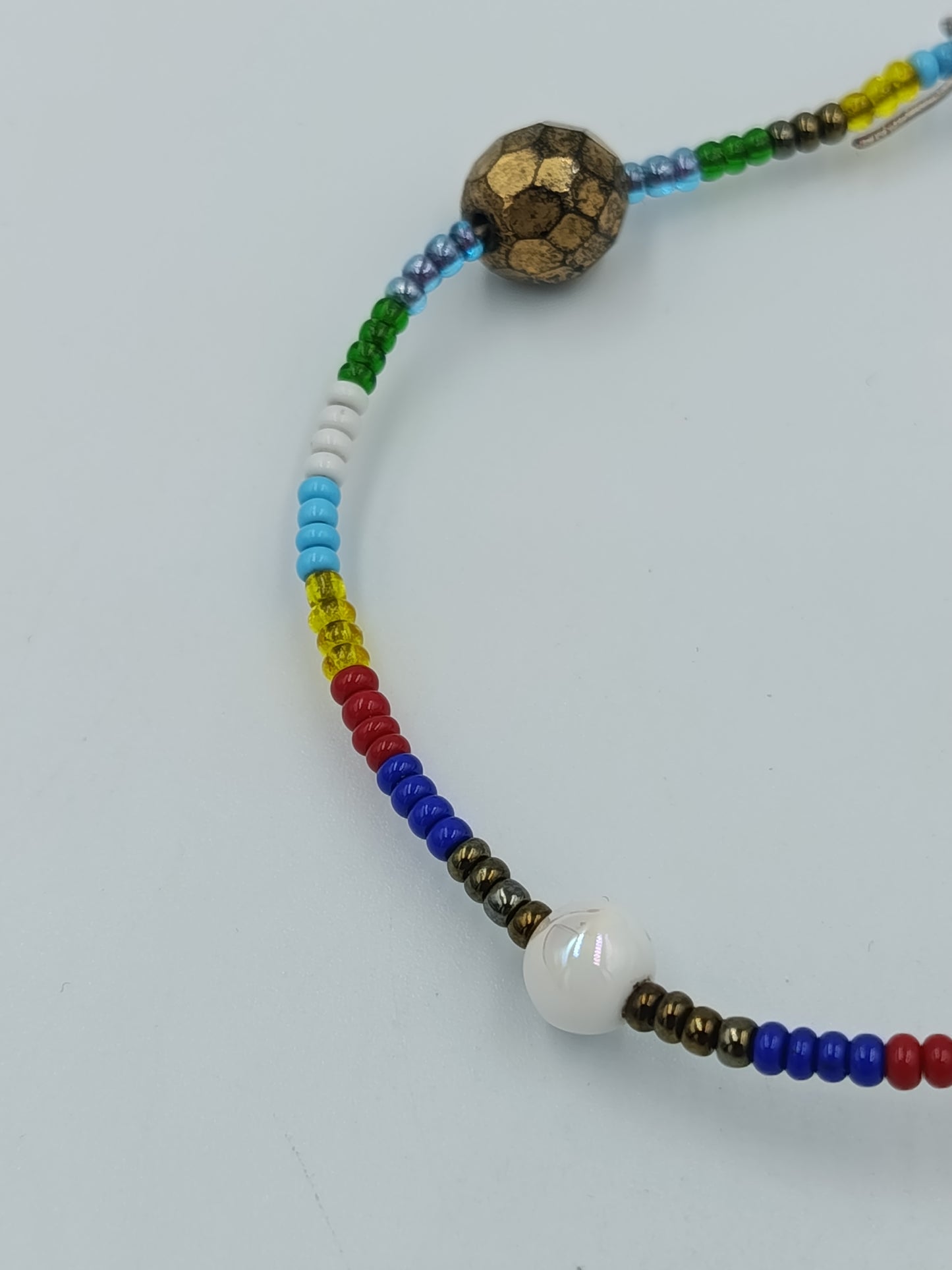 Buntes Perlenarmband – verspielter Boho Style mit Glasperlen