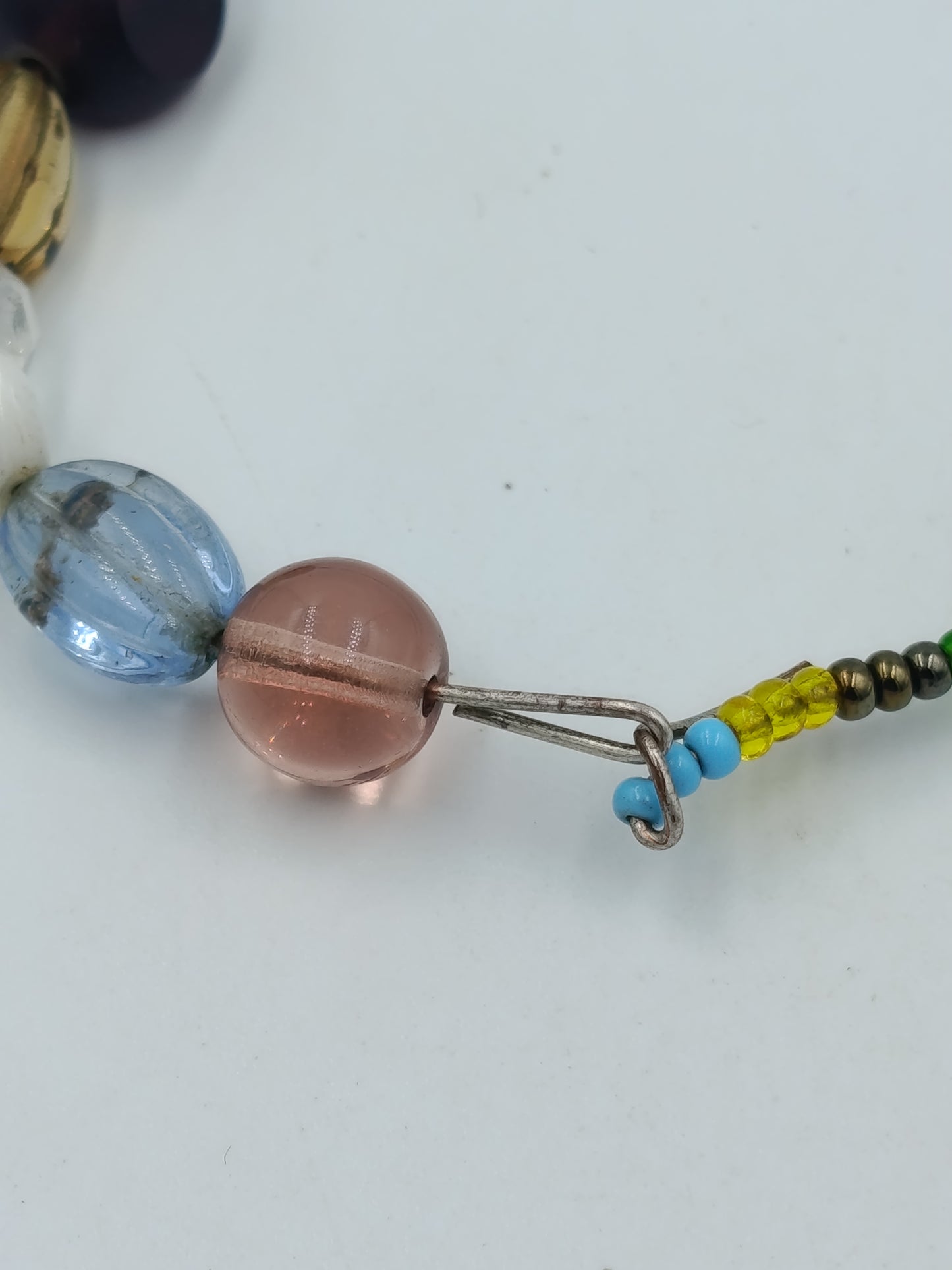 Buntes Perlenarmband – verspielter Boho Style mit Glasperlen