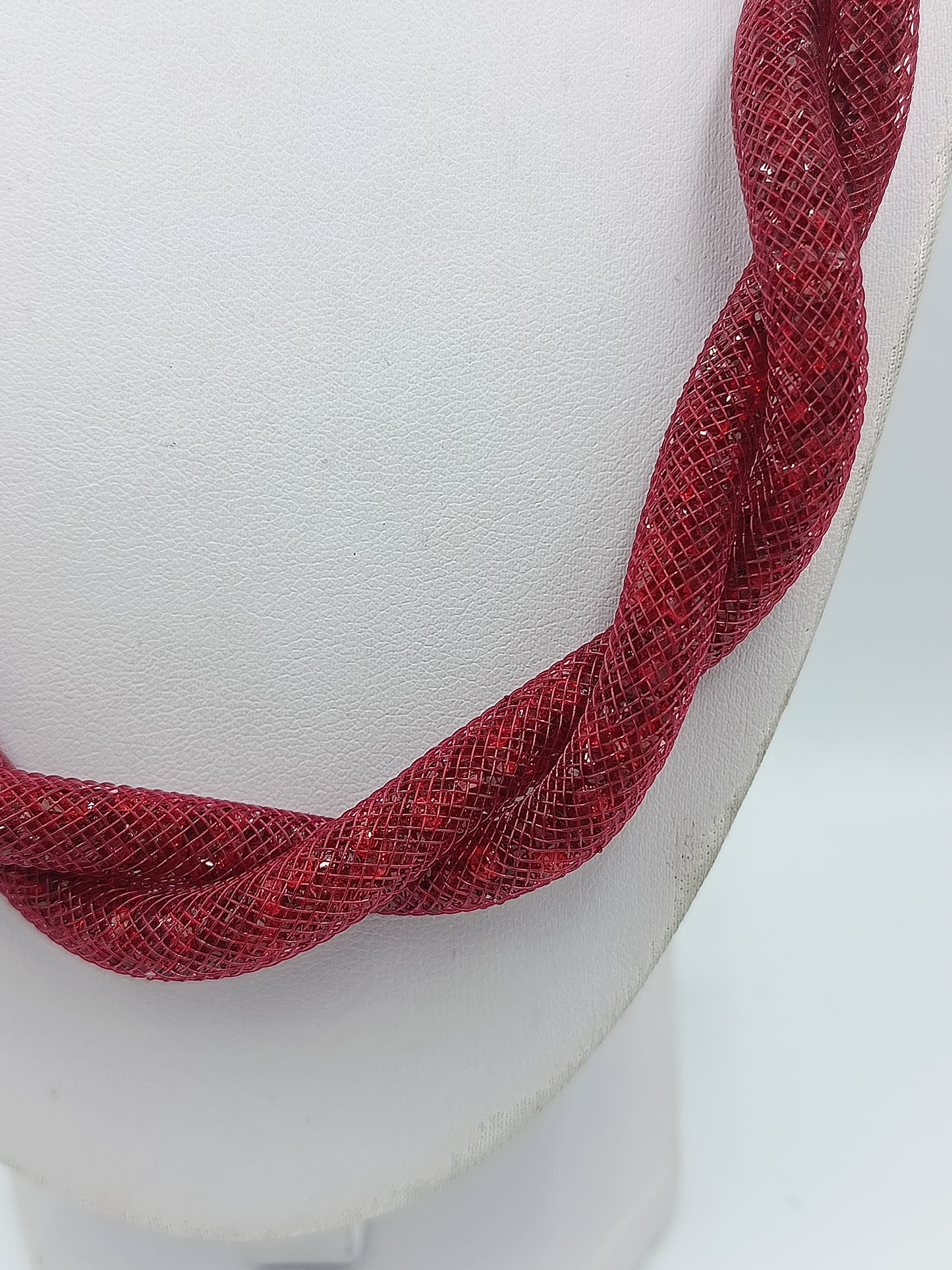 Statement Kette Rot Glitzer – gedrehte Mesh-Kette auffällige modern